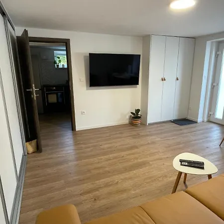 Home-in Apartma *