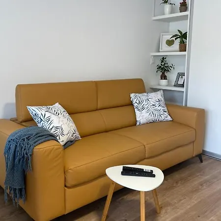 アパート Home-in Apartma